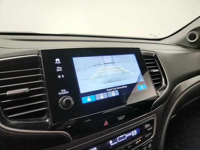 Photo of 2021 White Honda Pilot