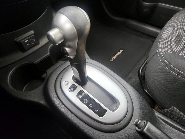 Photo of 2018 Silver Nissan Versa