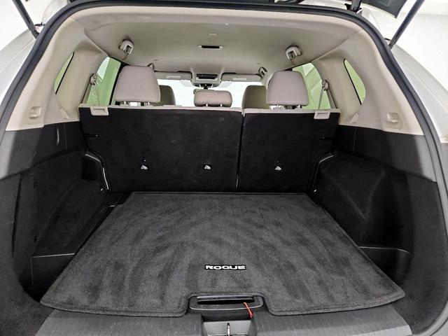 Photo of 2023 White Nissan Rogue