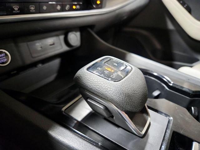 Photo of 2023 White Nissan Rogue