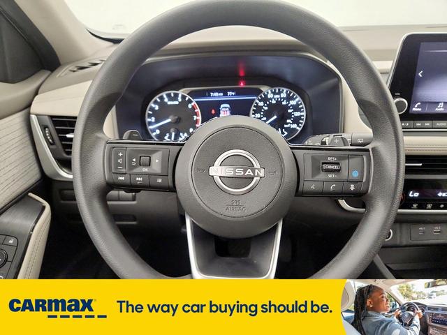 Photo of 2023 White Nissan Rogue