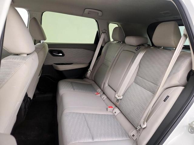 Photo of 2023 White Nissan Rogue