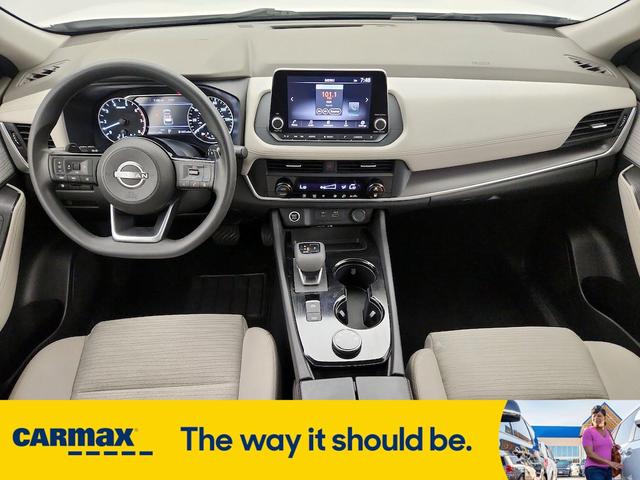 Photo of 2023 White Nissan Rogue