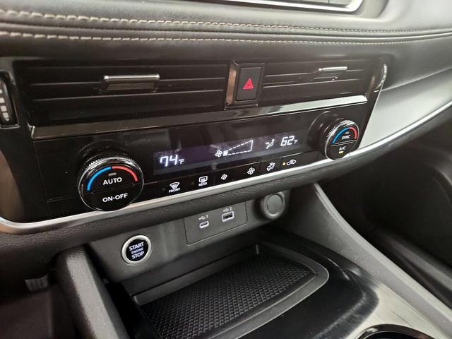 Photo of 2021 Gray Nissan Rogue