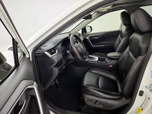 Photo of 2021 White Toyota RAV4
