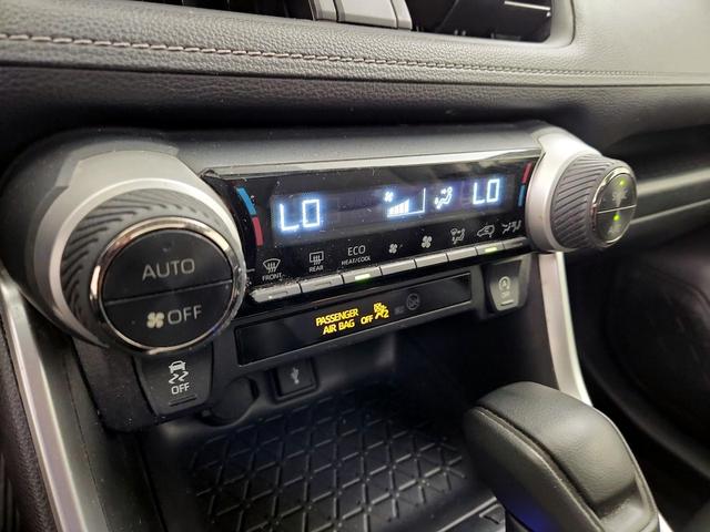 Photo of 2021 White Toyota RAV4