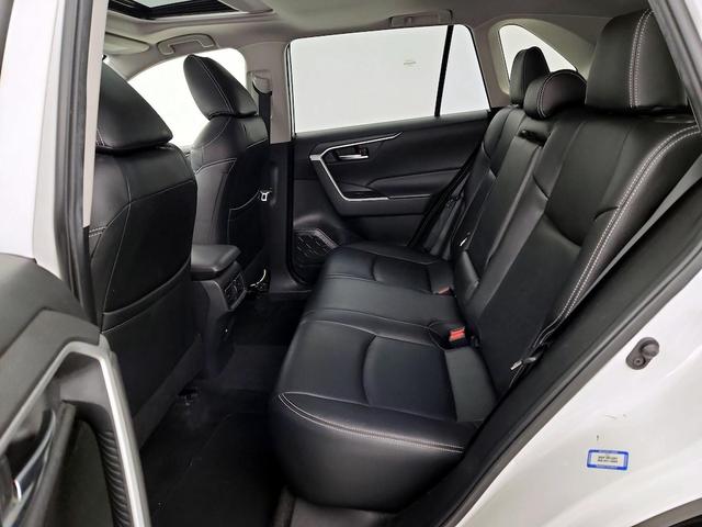 Photo of 2021 White Toyota RAV4