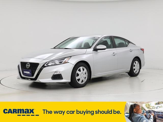 Photo of 2021 Silver Nissan Altima