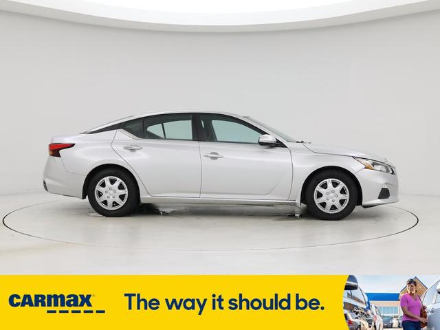 Photo of 2021 Silver Nissan Altima