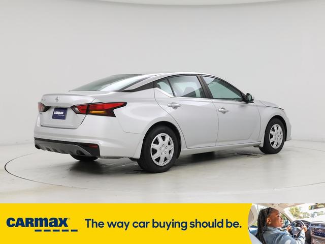 Photo of 2021 Silver Nissan Altima