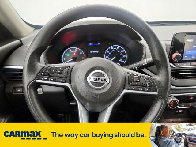 Photo of 2021 Silver Nissan Altima