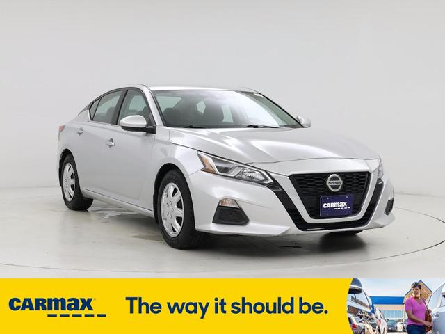 Photo of 2021 Silver Nissan Altima