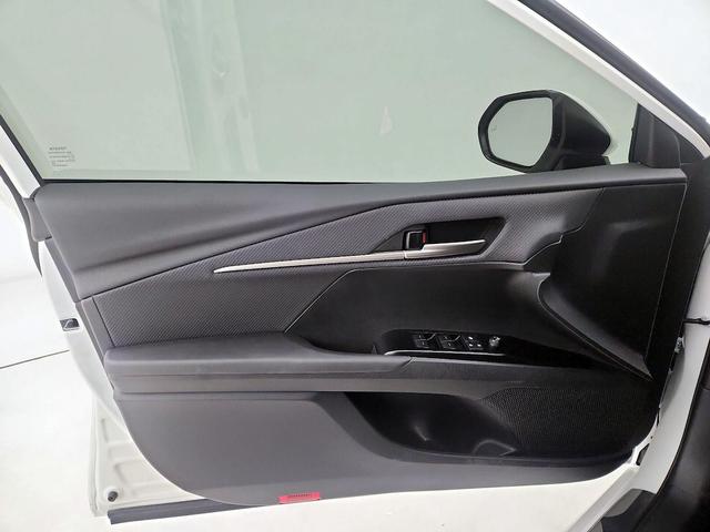 Photo of 2025 White Toyota Camry