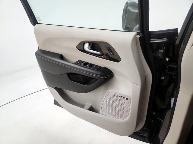 Photo of 2022 Black Chrysler Pacifica
