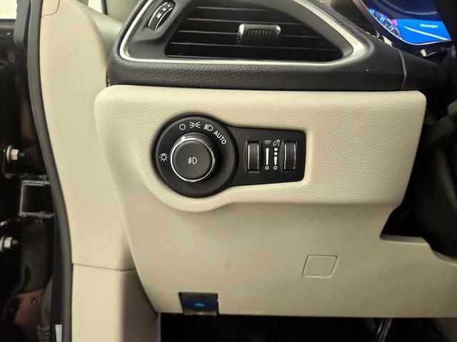 Photo of 2022 Black Chrysler Pacifica