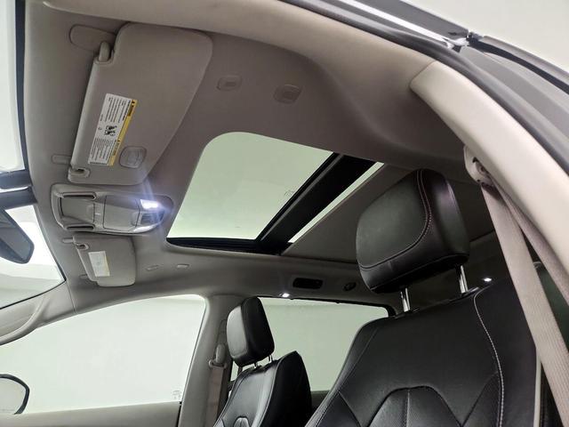 Photo of 2022 Black Chrysler Pacifica