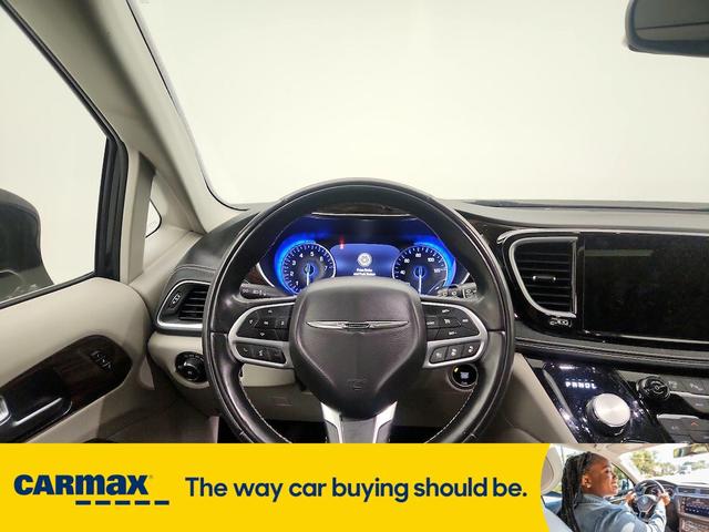 Photo of 2022 Black Chrysler Pacifica