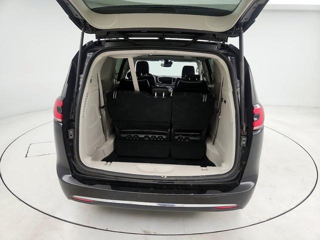 Photo of 2022 Black Chrysler Pacifica