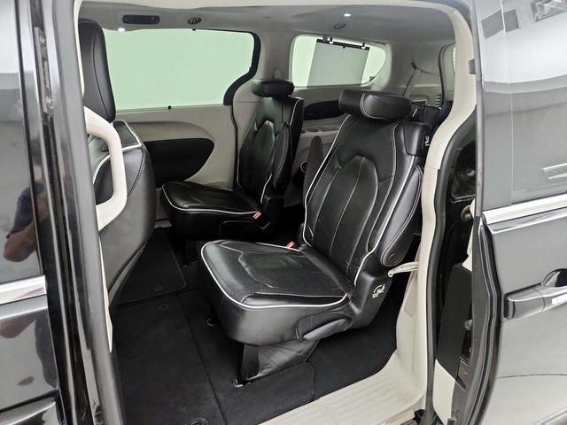 Photo of 2022 Black Chrysler Pacifica