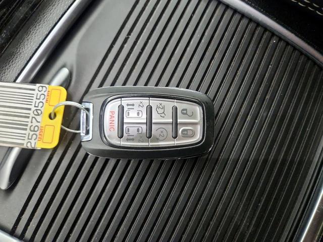 Photo of 2022 Black Chrysler Pacifica