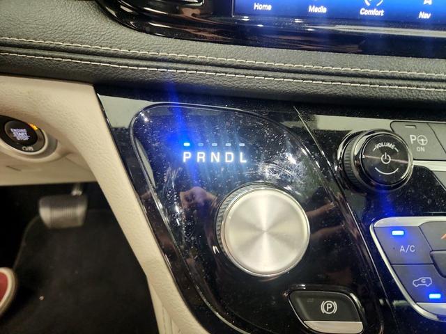 Photo of 2022 Black Chrysler Pacifica