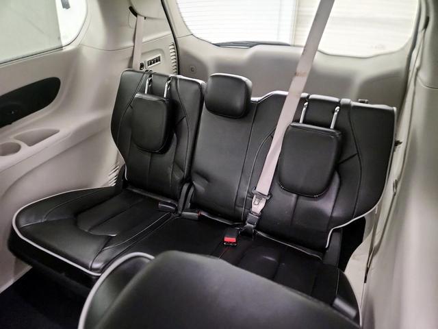Photo of 2022 Black Chrysler Pacifica