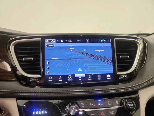 Photo of 2022 Black Chrysler Pacifica