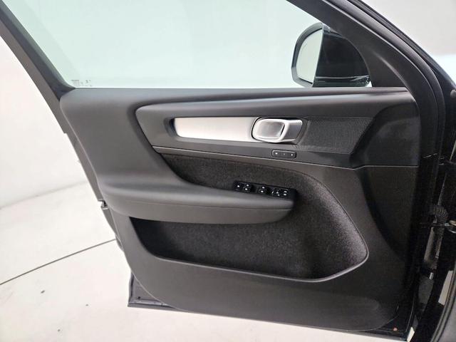 Photo of 2025 Black Volvo XC40