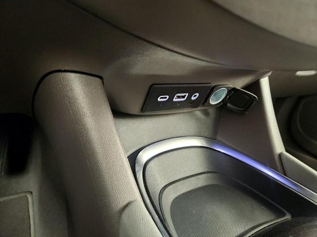 Photo of 2022 White Chevrolet Malibu