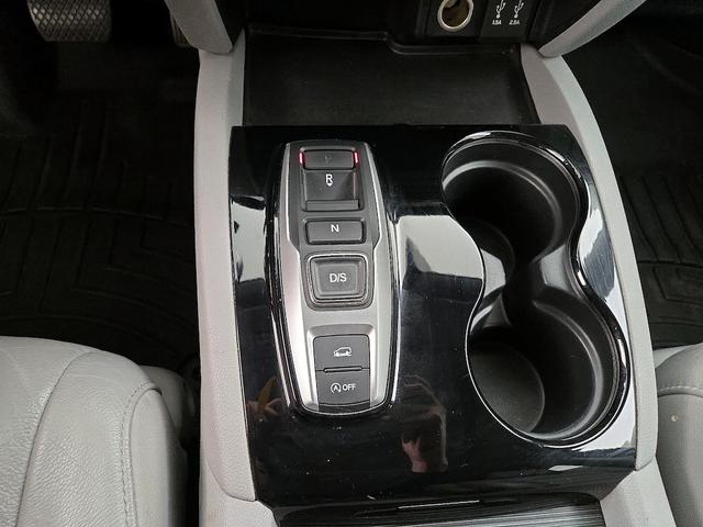 Photo of 2016 Gray Honda Pilot