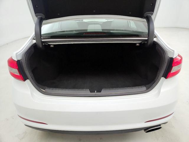Photo of 2016 White Hyundai SONATA