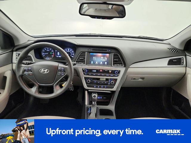 Photo of 2016 White Hyundai SONATA