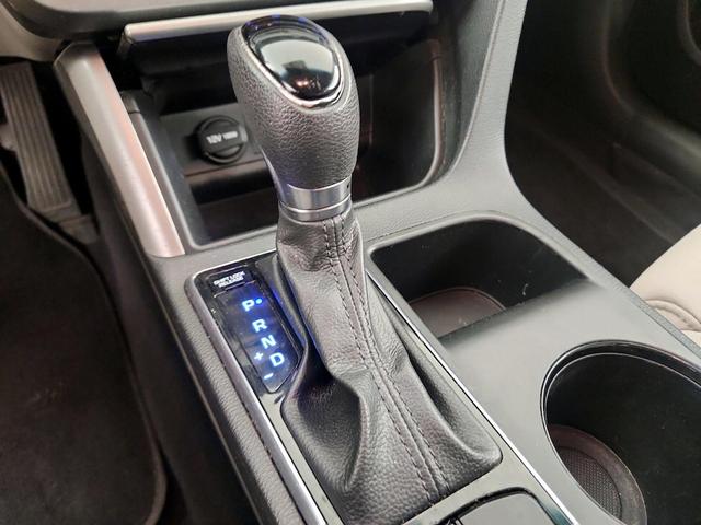 Photo of 2016 White Hyundai SONATA