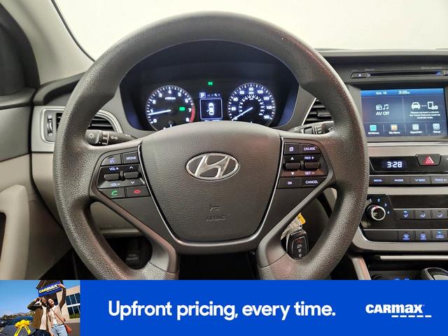 Photo of 2016 White Hyundai SONATA