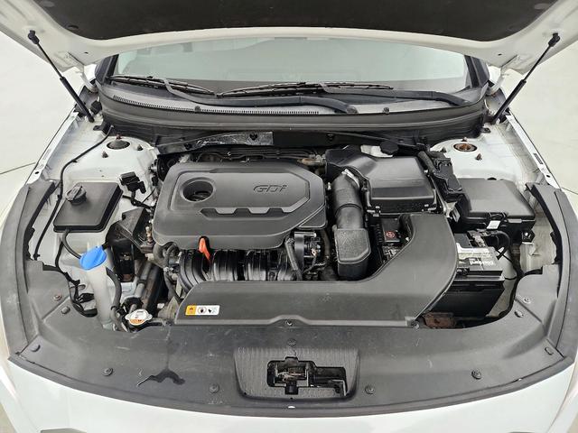 Photo of 2016 White Hyundai SONATA