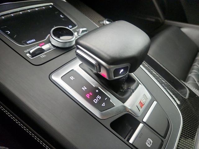 Photo of 2019 White Audi SQ5