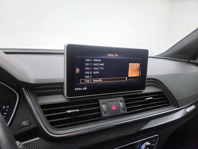 Photo of 2019 White Audi SQ5