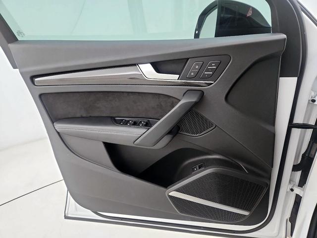 Photo of 2019 White Audi SQ5