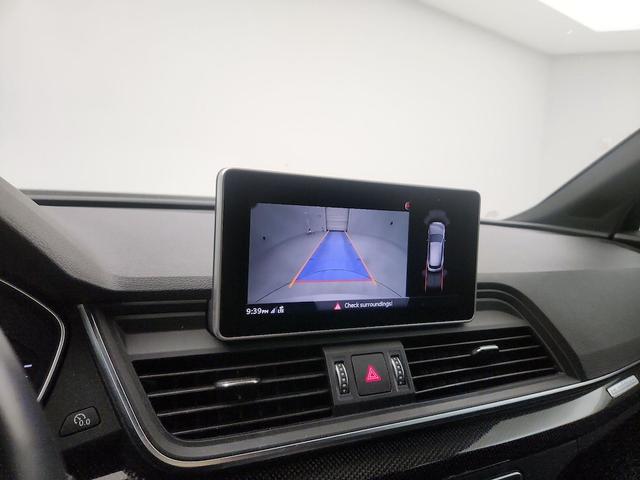 Photo of 2019 White Audi SQ5