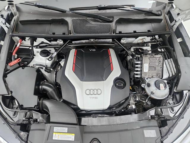 Photo of 2019 White Audi SQ5
