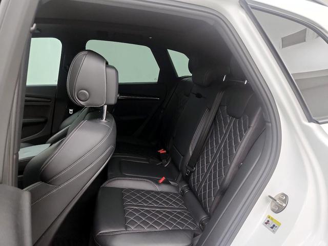 Photo of 2019 White Audi SQ5