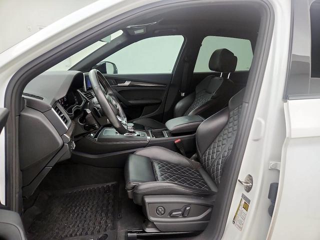 Photo of 2019 White Audi SQ5