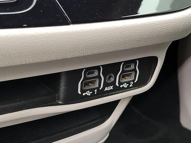 Photo of 2021 Burgundy Chrysler Voyager