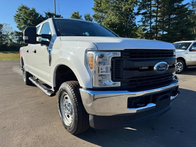 Photo of 2019 Oxford White Ford F-250