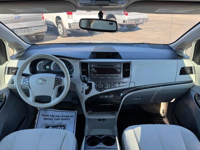 Photo of 2013 Silver Sky Metallic Toyota Sienna
