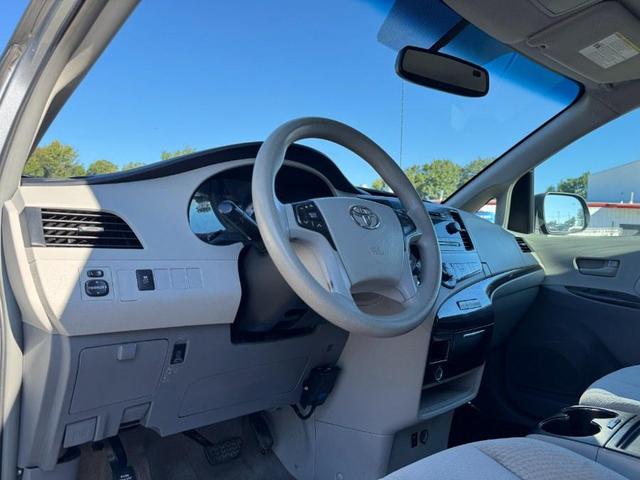 Photo of 2013 Silver Sky Metallic Toyota Sienna