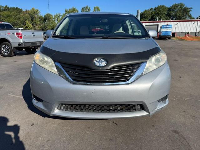 Photo of 2013 Silver Sky Metallic Toyota Sienna