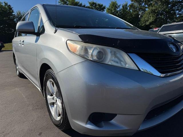 Photo of 2013 Silver Sky Metallic Toyota Sienna