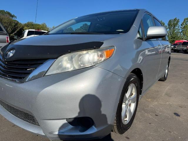 Photo of 2013 Silver Sky Metallic Toyota Sienna