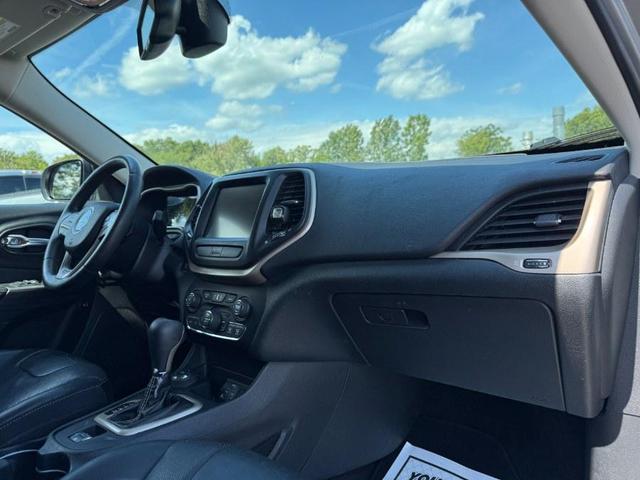 Photo of 2015 Billet Silver Metallic Clearcoat Jeep Cherokee